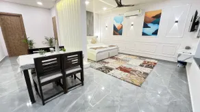 Luxury Studio Apartment with Ganga View - Image 4
