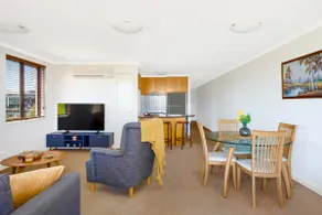 Central comfort & spectacular views - Image 4