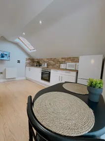 Modern Victorian Apartment on Scarborough Coast - Image 2