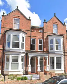 Modern Victorian Apartment on Scarborough Coast - Image 3
