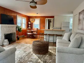 Cottage in Lakeside - Image 2
