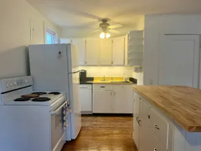 Cottage in Lakeside - Image 3