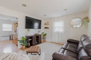 Swanky Suite | King Rm | Sleep 7 - Image 4