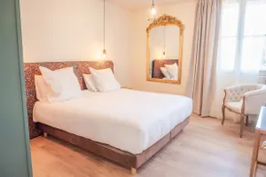 A romantic retreat with a private spa in Pézenas - Image 4
