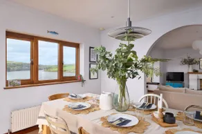 Fantastic waterfront family home - Image 4