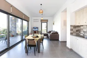 Nikolas Villa - Image 5