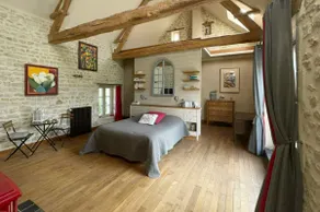 Large authentic house sleeps 17. - Image 5