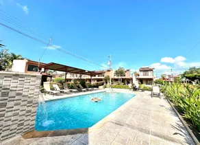 Great location, a block away from the beach  - Image 3