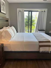 Modern Condo/AC in Unit - Image 4