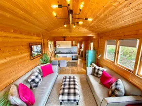 Yealm Cabin Self Catering Log Cabin in Devon with Hot Tub - Image 2