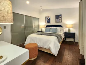 Open Concept Suburban Perfectly Fits Group of 5-9 - Image 3