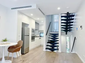 Centrally located 2BR townhouse - Image 3