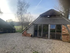 Piglets Lodge - Image 2