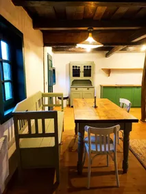 Wild Flower Cottage with Wood-Fired Hot Tub - Image 5