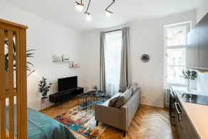 Sunny condo in the center of Vršovice - Image 2