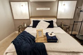 Eastcourt Escape Presidential Suite w Soaker Tub - Image 5