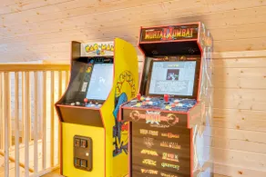 Rustic Ridge Cabin with Hot Tub, Cinema and Arcade - Image 5