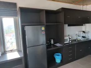 Seaview 1BR+2 Bathroom Apartment w. Kitchette - Image 3