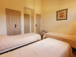 Spacious Duplex Retreat for 8 - Image 2