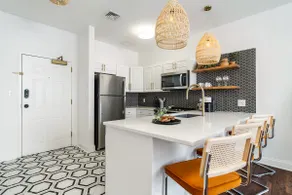 The Hexagon Suite (on UT Campus & Free Parking) - Image 5