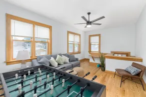 Pet Friendly King Beds Fast WiFi Long Stay Welcome - Image 2