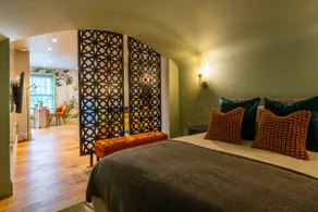 Commandery Vaults - Luxury Apartment in City Centre with SKY TV - Image 4
