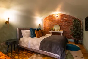 Commandery Vaults - Luxury Apartment in City Centre with SKY TV - Image 2