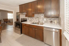 Clean Cozy 4 Bedroom! - Image 3