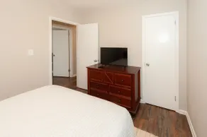 Clean Cozy 4 Bedroom! - Image 5