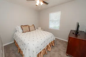 Clean Cozy 4 Bedroom! - Image 4