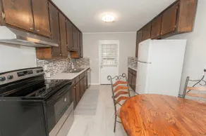 Clean Cozy 4 Bedroom! - Image 2