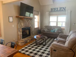 Lederhosen Lodge - Image 5