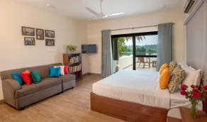 The Ambassador's Residence:Lakeside Villa in Kochi - Image 3