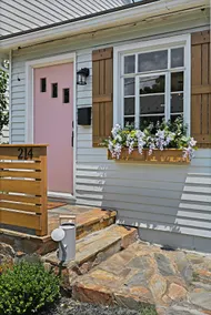 Retreat in Downtown Leesburg - Image 2