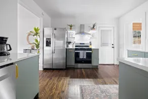 4 Bedroom-Walk to Restaurants! 10 Min. to Downtown - Image 5