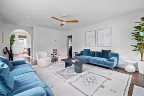 4 Bedroom-Walk to Restaurants! 10 Min. to Downtown - Image 3