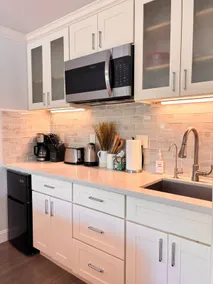 Cozy Studio w/ Private Entrance and bathroom - Image 3