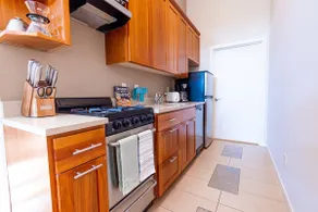 Stylish Suite | Lofted Ceiling & AC | Close to UW - Image 5
