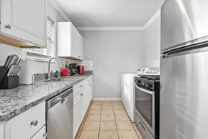 The Foxy Flat Near Entertainment District - Image 2
