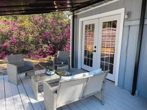 Cozy Cottage~ Near Beaches~ King Bed~ Dog Friendly - Image 2