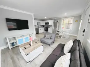 Cozy Cottage~ Near Beaches~ King Bed~ Dog Friendly - Image 4