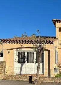 Air-conditioned family studio with garden - Image 2