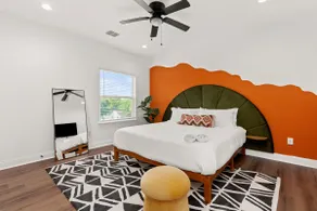 Pool-MovieTheater KING BED & 5 minutes to Alamodome - Image 3