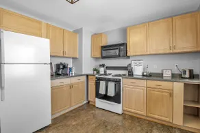 2 King Bedrooms near WNYs Largest Mall & Airport - Image 3