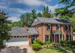 Cozy Home with POOL plus CHEFS kitchen in Prime Area - Image 3