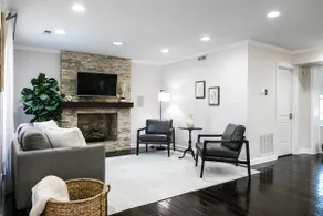 Cozy Home with POOL plus CHEFS kitchen in Prime Area - Image 4