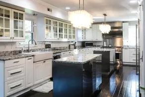 Cozy Home with POOL plus CHEFS kitchen in Prime Area - Image 2