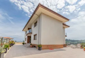 House with views - Image 2