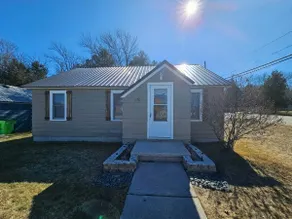Cozy 2BR Retreat Walk to Ferry/Lake Huron Sunrises - Image 3