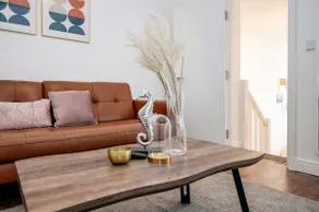Beautiful Flat Near the Center 11 min by tube - Image 4